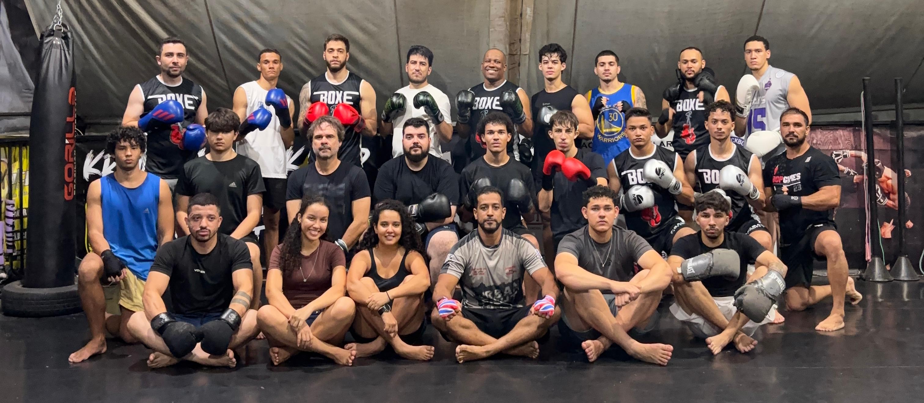Alunos da Urban Fight reunidos no tatame